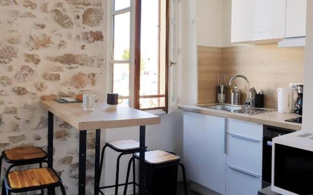 Superbement rénové studio duplex Vieil Antibes