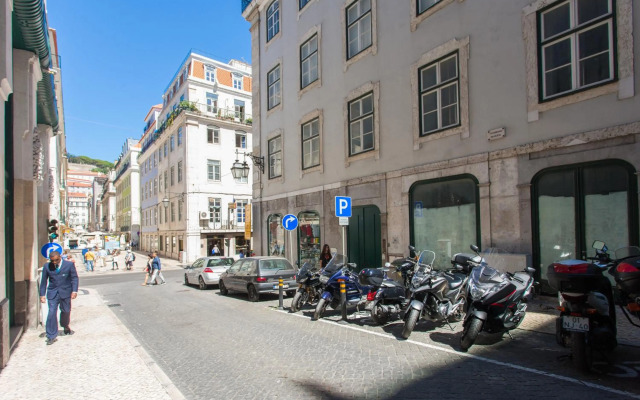 Baixa-Chiado Library Loft