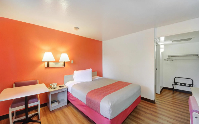 Motel 6 Wichita, KS