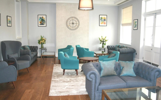 Yarrow Hotel