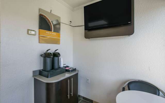 Motel 6 Dothan, AL