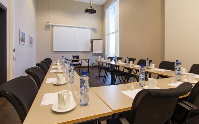 Park Inn by Radisson Oslo Airport Hotel West