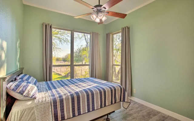 Charming Gainesville Retreat: Barn, Horses Welcome