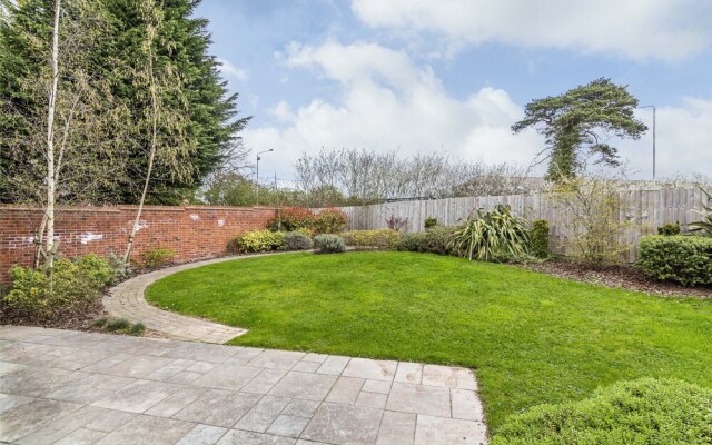 Spacious 4bed House in Derby with Garden