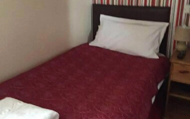 Ambrose Hotel