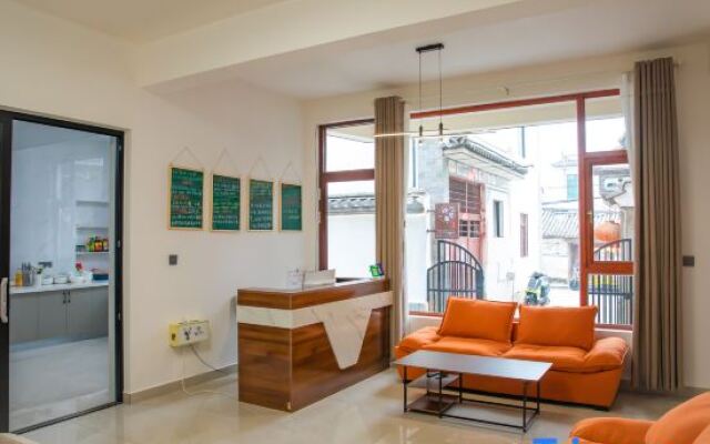 Dali Nian Nian Inn (Erhai Caicun Huanhai West Road)