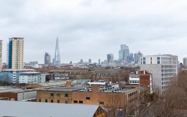 Spacious 2 Bedroom Flat With City Views in Bermondsey
