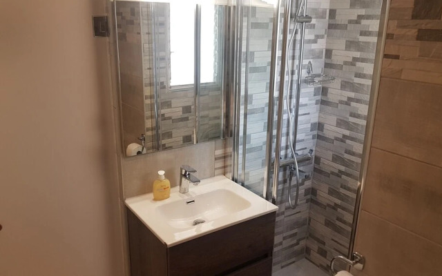 Cozy Apt in the Heart of Athens 8-1