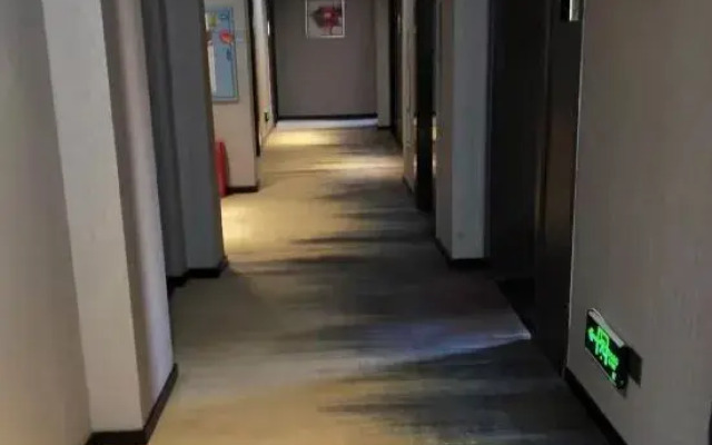 Panlongshan Hotel (Su Longqiao Subway Station Store)