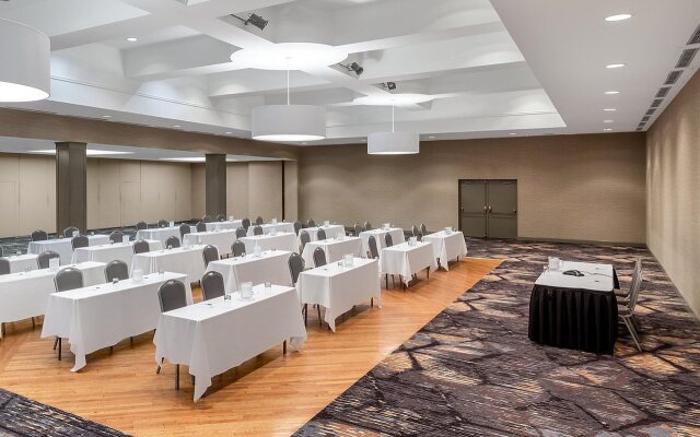 Holiday Inn & Suites Pittsfield-Berkshires by IHG