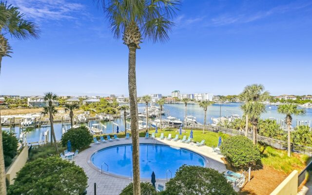 Harbor Landing 201a 3 Bedroom Condo by RedAwning