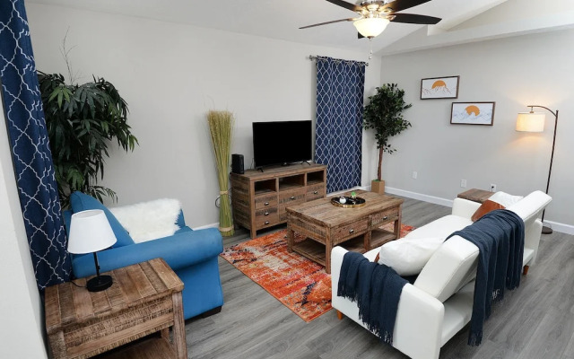 Stylish 3BR2BA Home | Gated Community | CozySuites