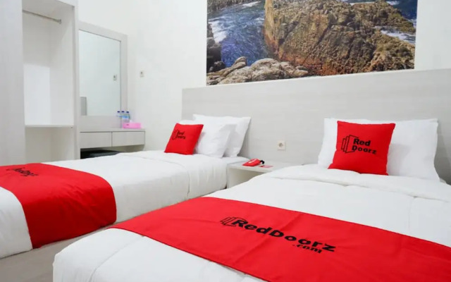 RedDoorz near Mataram University
