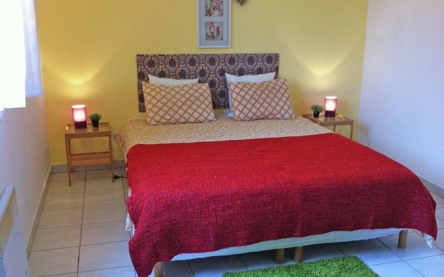 Spacious Villa in Aups With Swimming Pool