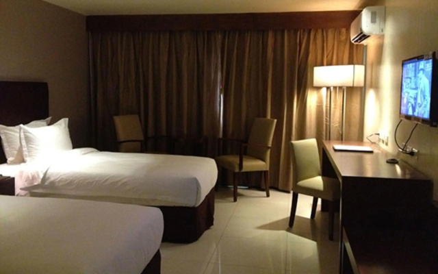 Mandarin Plaza Hotel - Image 6