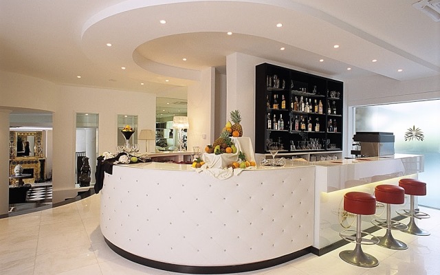M Glamour Hotel
