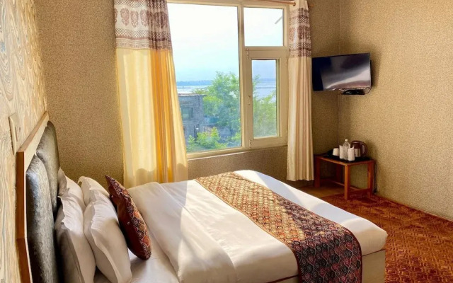 Rozan Jaai Orchard Hotel