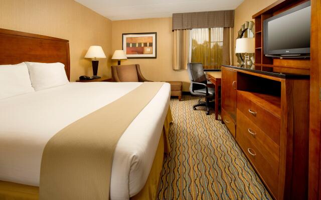 Holiday Inn Express Fairfax - Arlington Boulevard by IHG