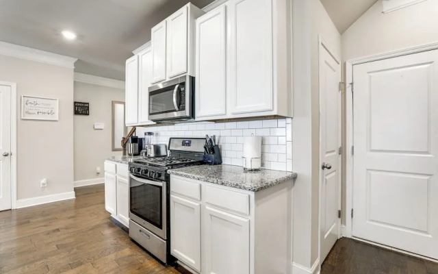 Lawrenceville Townhome w/ Community Pool Access!