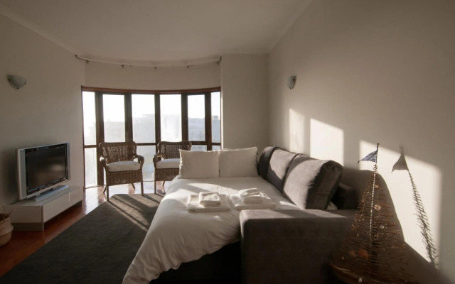 Cozy Beach Front with Rooftop