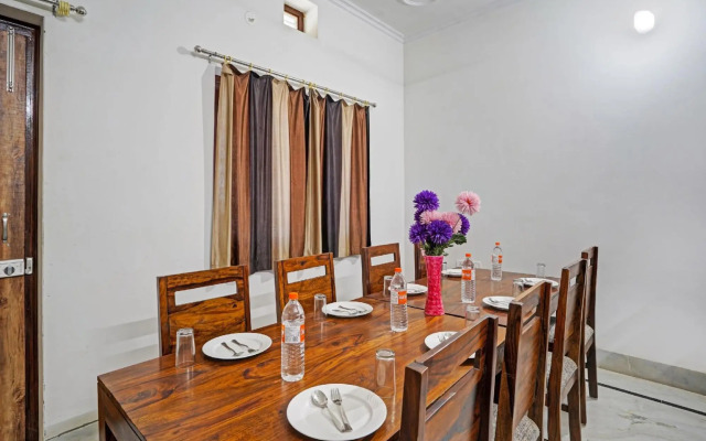 OYO Flagship 70101 The Royal Bharti Hotel