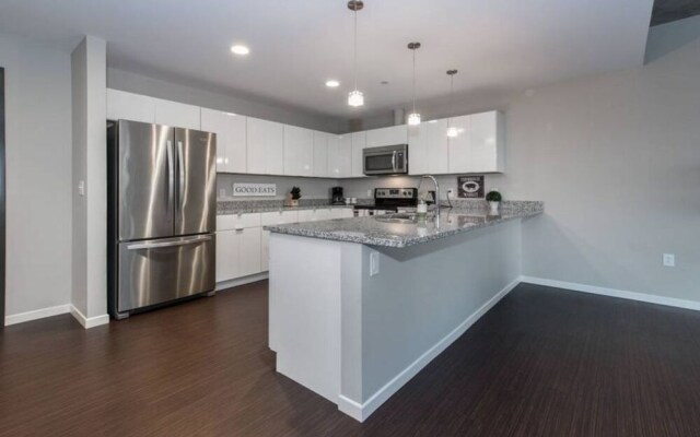 Apartments At 1055 Old River Road