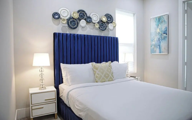 Luxury 3BD Rooftop Home in Dwtwn HTX.