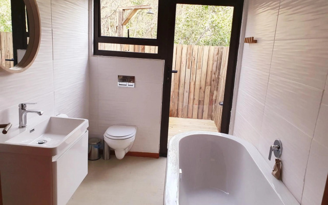 Kingfisher Creek Safari Lodge