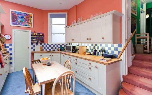 Cathcart Road IV by Onefinestay