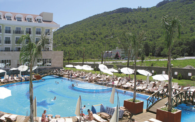 Meder Resort Hotel