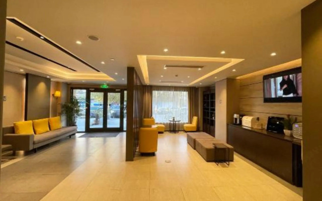 Seasonal Collection Hotel (Shanghai Zhoupu Wanda Plaza)