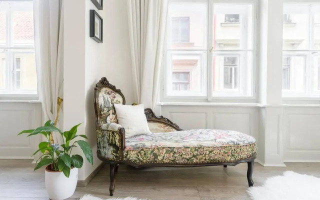 Stylish, Light-Filled Home in the Historic Center
