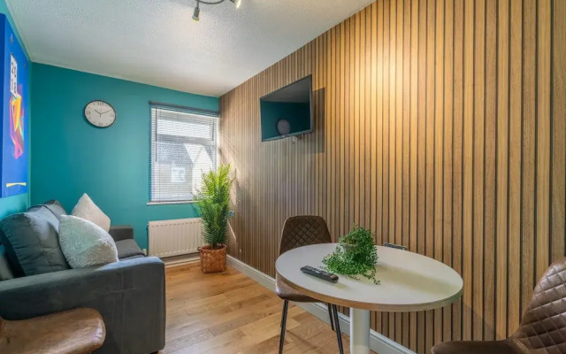 Upscale 2 Bed & Bath Flat in Newport