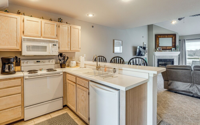 Ozark Condo W/community Pool & Beach Access