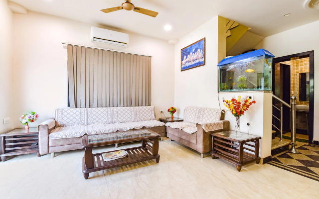 Fabhotel Vardan Villa