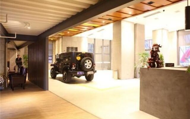 Ningxiang V8 Theme Hotel