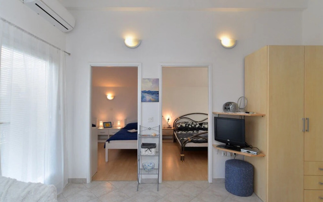 Apartment 1860