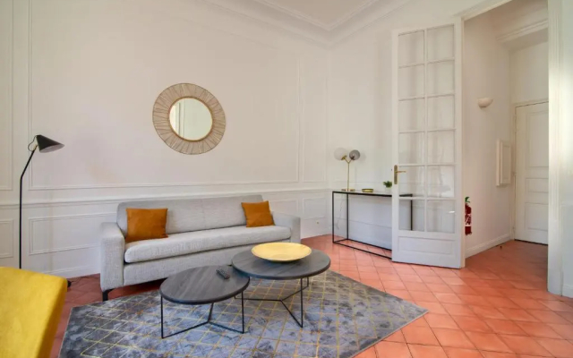 La Guitare 22 - Spacious 1 Br Apartment in the Center of Cannes, Right Behind Grand Hotel - Hotel in Cannes - Photo 3