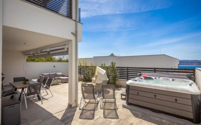 Awesome Apartment in Crikvenica With Jacuzzi, Wifi and 1 Bedrooms