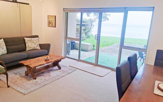 Lakeside & Tennis Court Paradise