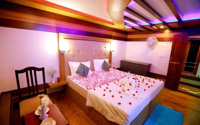 Indiavacationz Houseboat