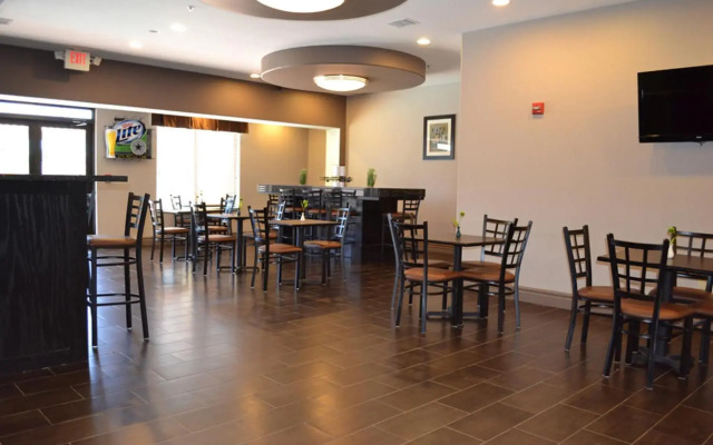 Red River Inn And Suites
