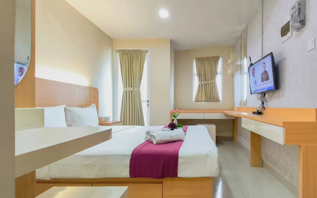 Comfy Modern Look Studio Room At Apartment Grand Dharmahusada Lagoon – Guest Rooms – Surabaya
