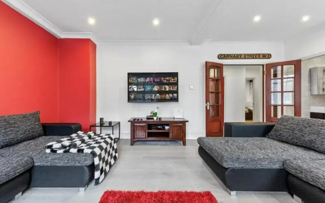 London Chic Apartment - City Center Gem