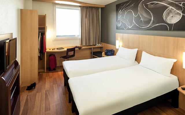 Отель ibis Barcelona Meridiana