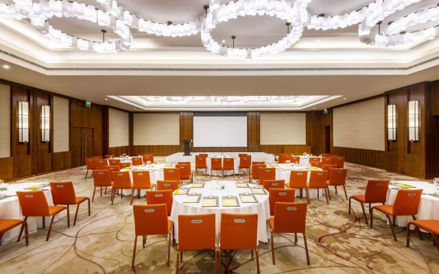 Crowne Plaza Muscat OCEC by IHG