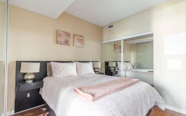 Sky View Suites - Maple Leaf Square