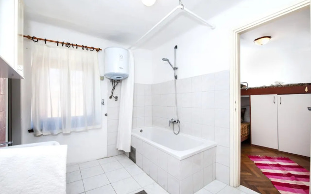 Carera Seaview Apartments