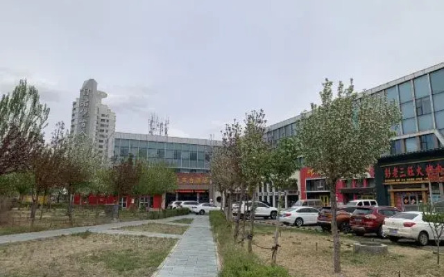 Junyue Baihe Theme Hotel
