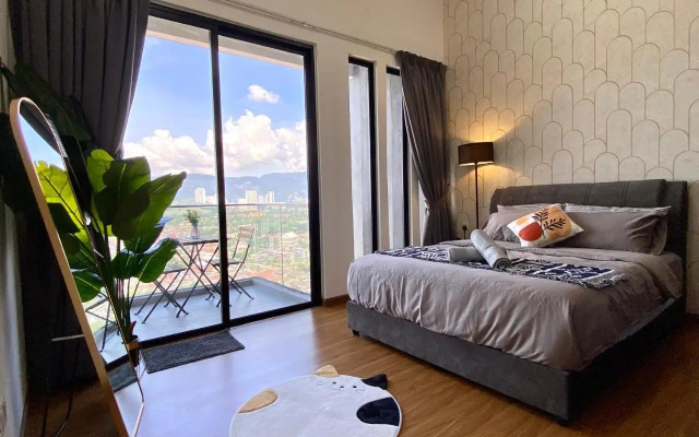 Beacon Executive Suite by stayCATion Homestay